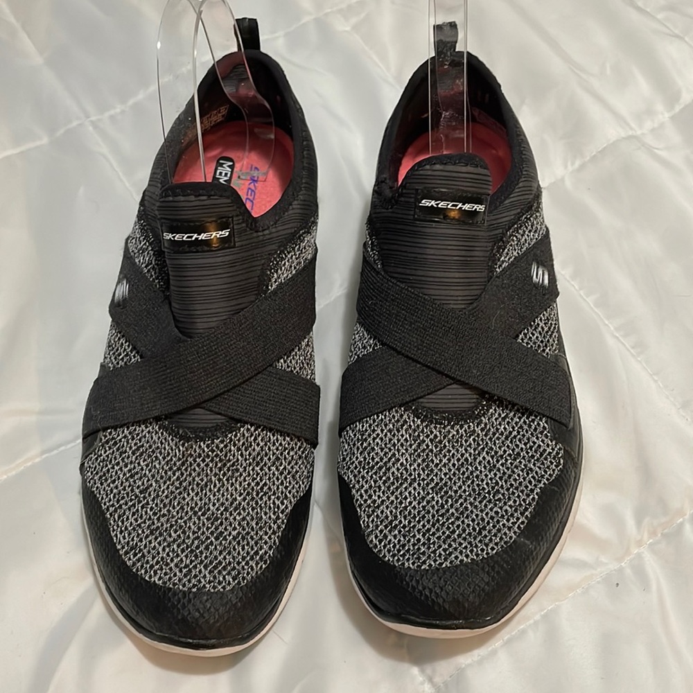 Skechers Women’s size 10 cross strap slip on sneakers